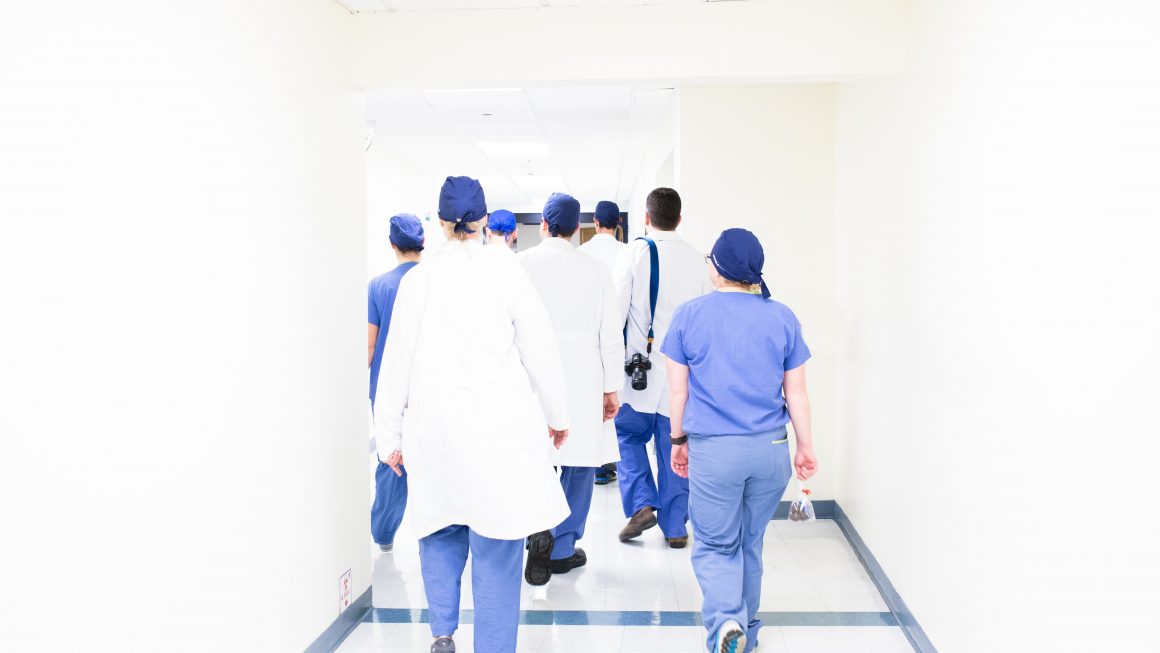 DISCOUNTED SERVICES AND FREE MEALS FOR HEALTHCARE WORKERS